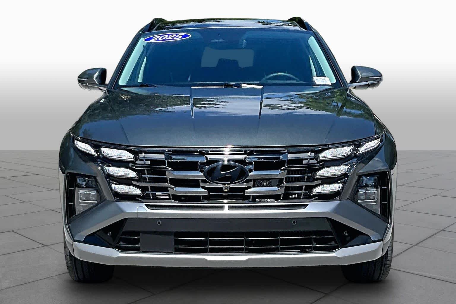 Used 2025 Amazon Gray Hyundai Limited image 4