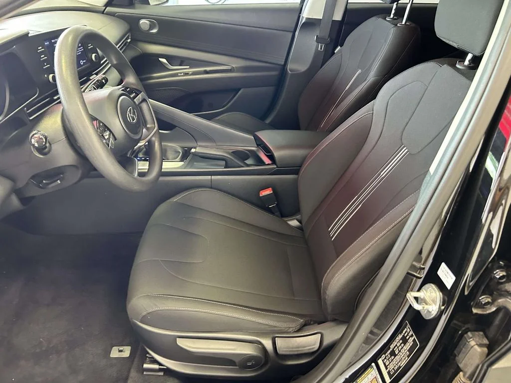 Used 2023 Black Hyundai SEL image 13