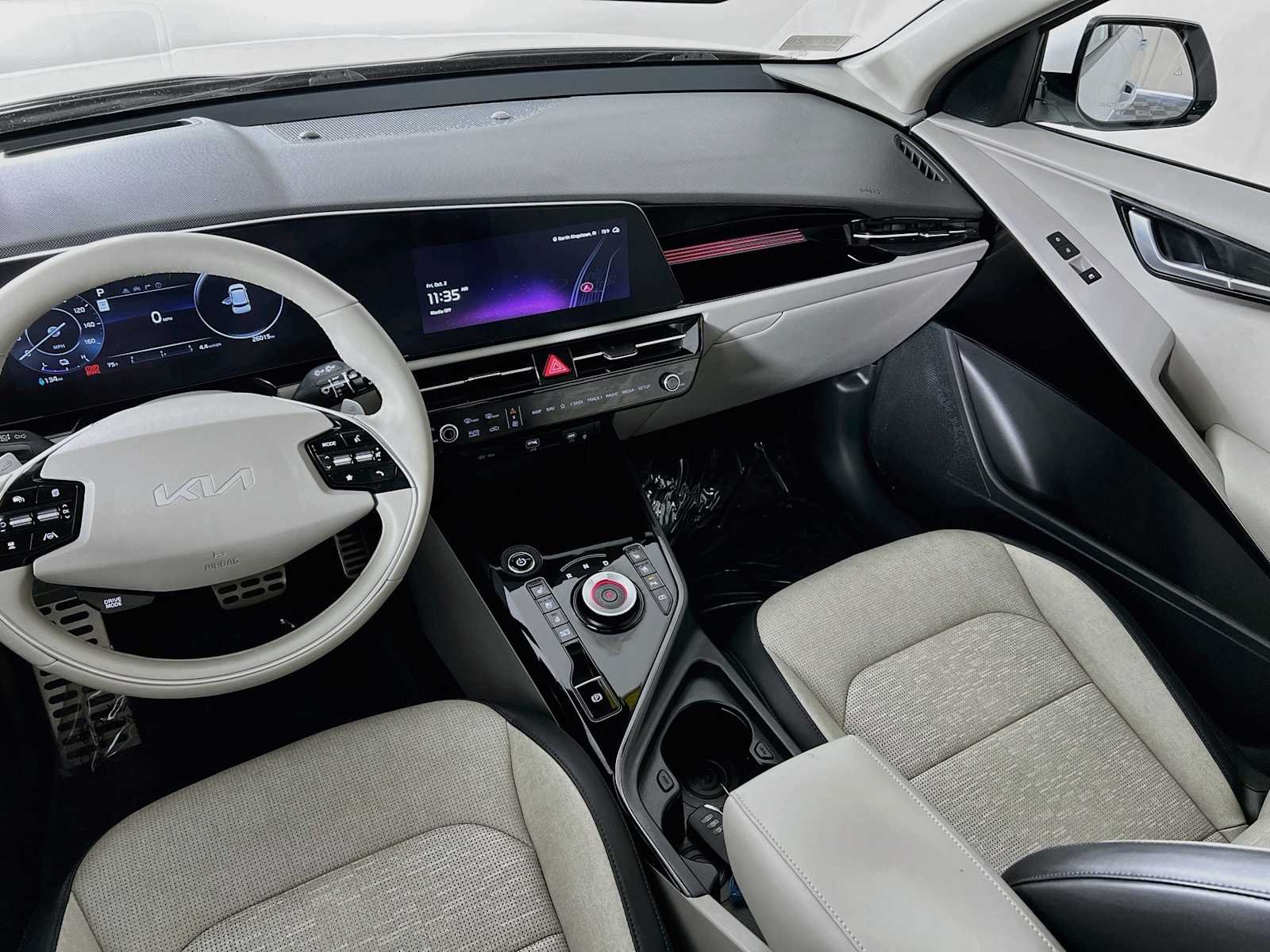 Used 2025 Snow White Pearl Kia Wave image 25