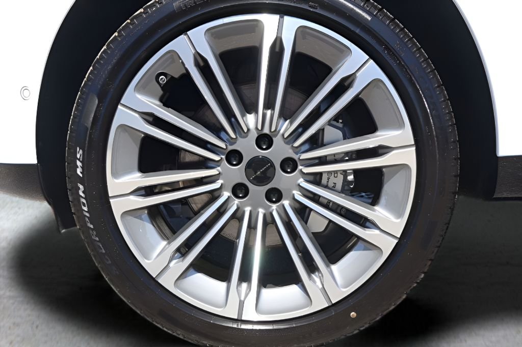 New 2026 Fuji White Land Rover SE image 28