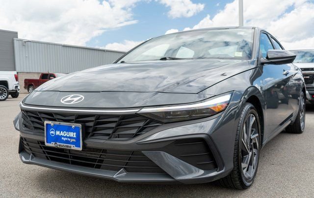 Used 2025 Gray Hyundai SEL Sport image 2