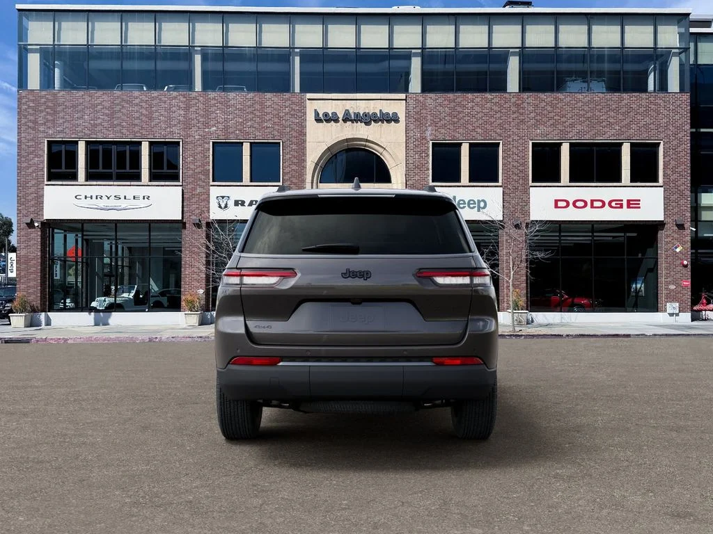 New 2026 Baltic Gray Metallic Clear-Coat Exterior Paint Jeep Altitude image 7
