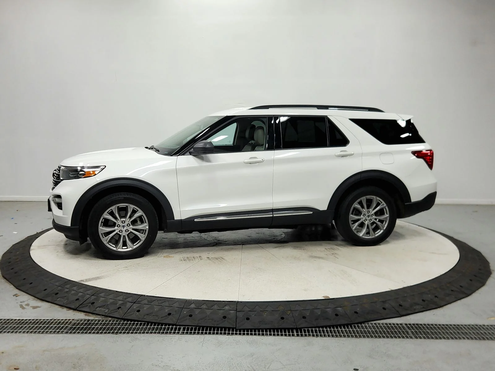 Used 2023 White Ford XLT image 5