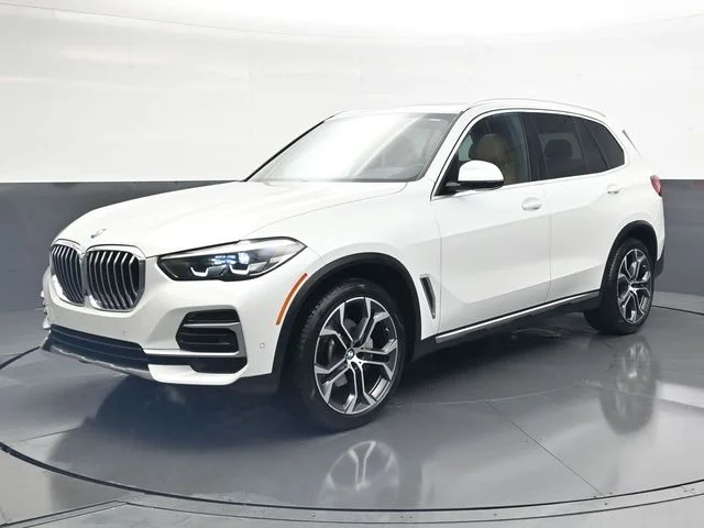 Used 2023 White BMW sDrive40i image 10