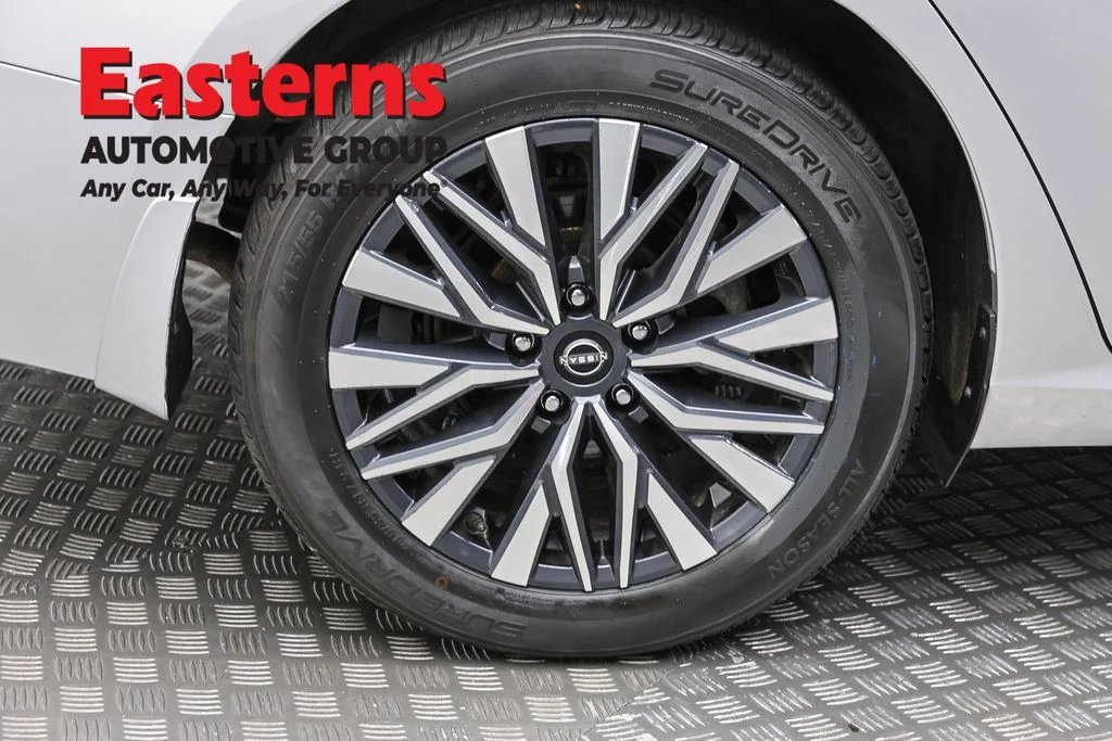 Used 2023 Silver Nissan 2.5 SV image 30