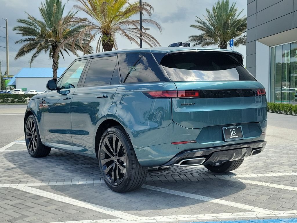 New 2026 Giola Green LAND ROVER Dynamic SE image 3