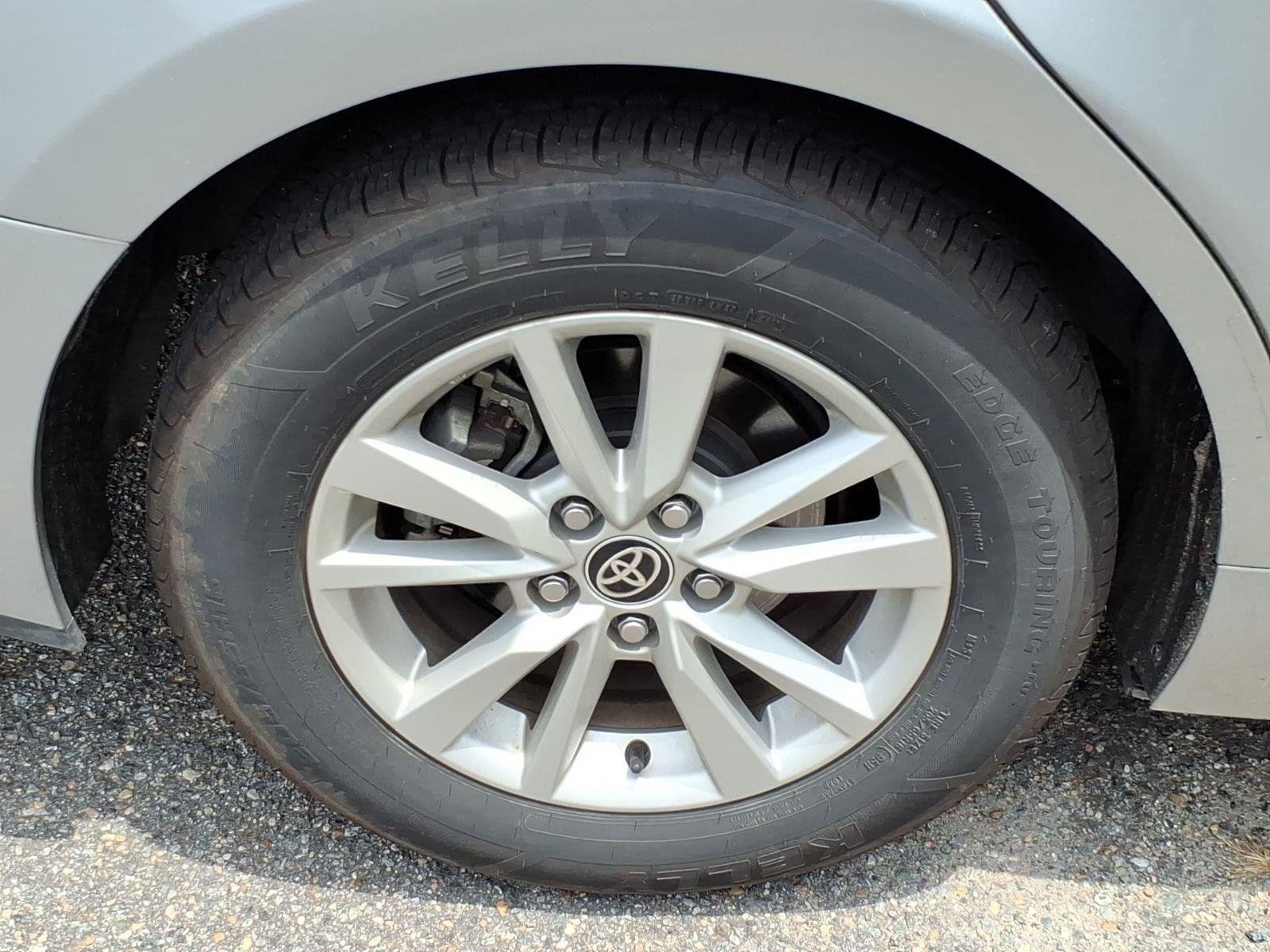 Used 2025  TOYOTA  image 10