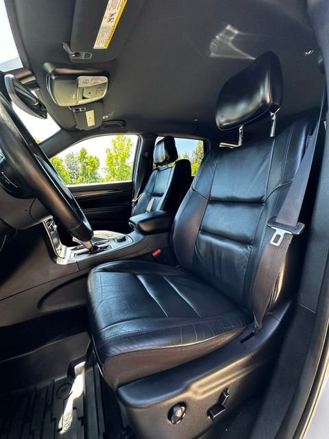 Used 2018 Billet Silver Metallic Clearcoat Jeep Limited image 13