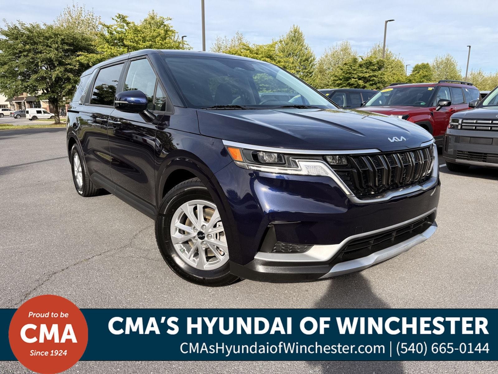 2023 Kia Sedona LX's photo