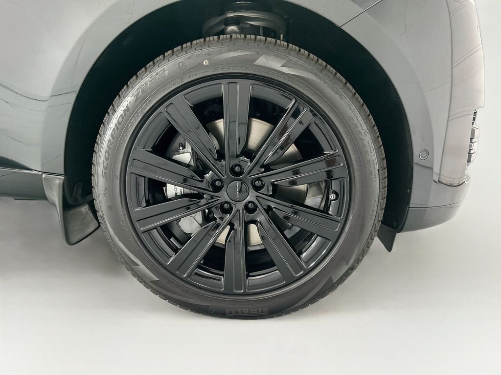 New 2026 Carpathian Grey Land Rover SE image 31
