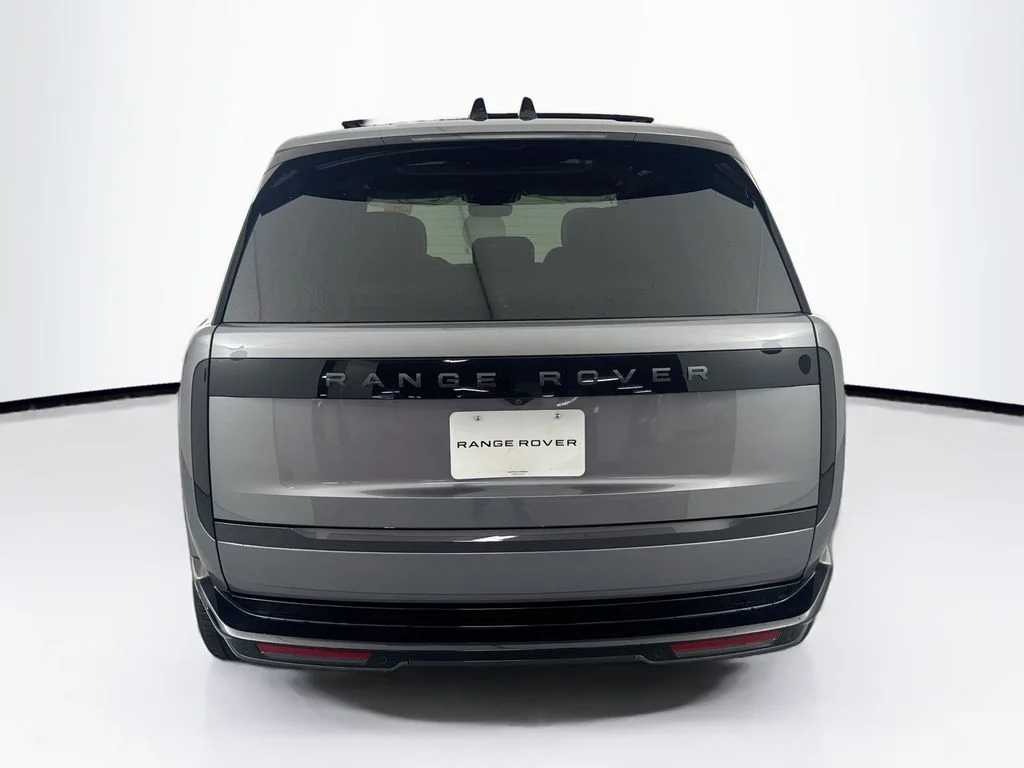 New 2026 Eiger Grey Land Rover SE image 6