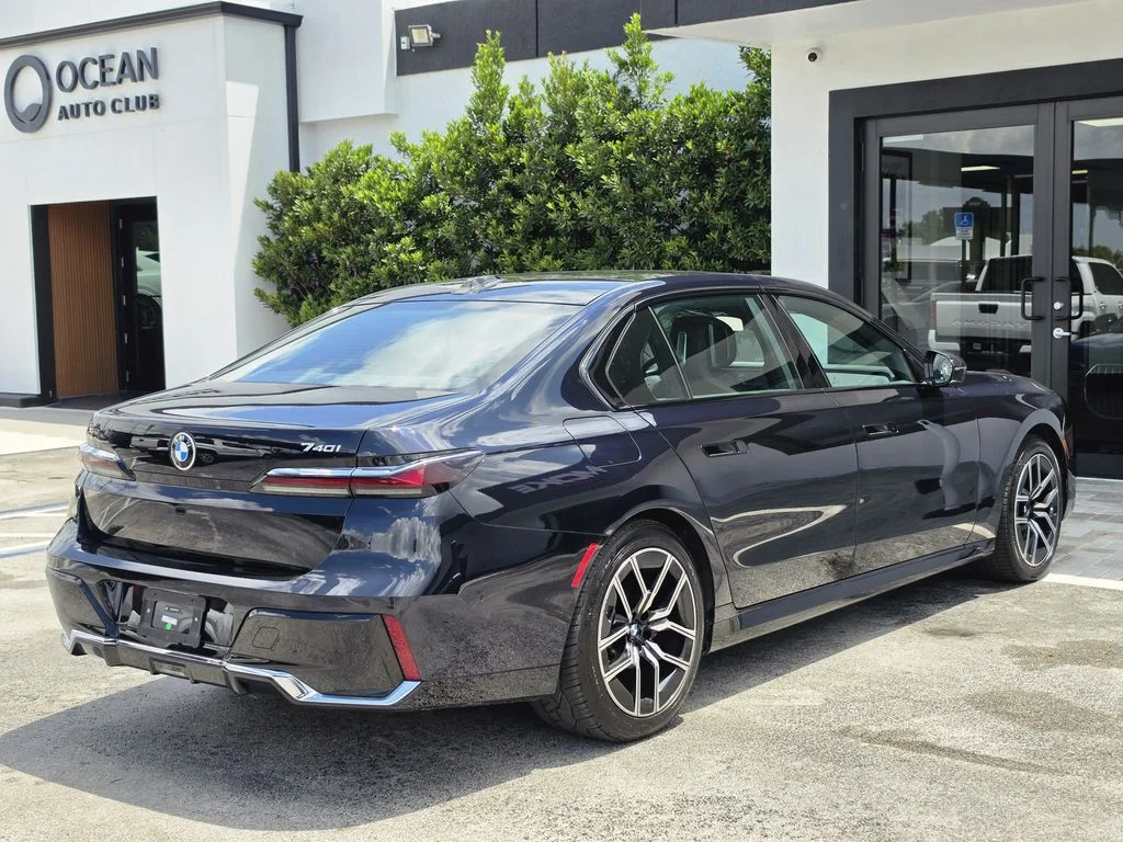 Used 2025 Black BMW 740i xDrive image 4
