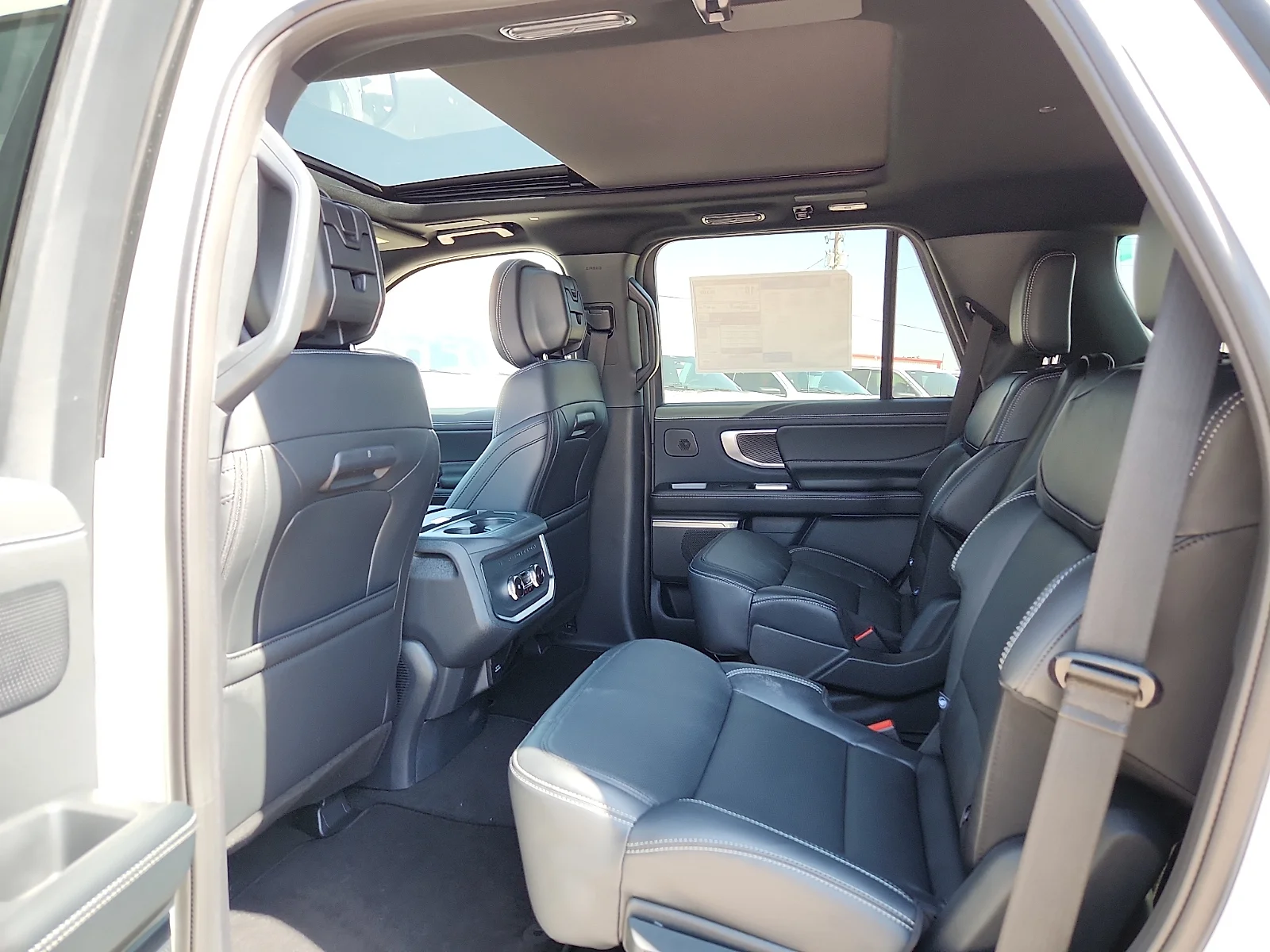 New 2027 Star White Metallic Tri-Coat Ford Platinum image 17