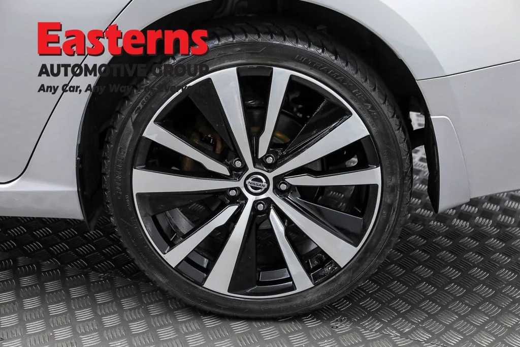Used 2022 Silver Nissan 2.5 SR image 30