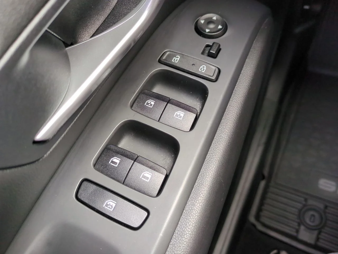Used 2022 Hampton Gray Hyundai SEL image 23