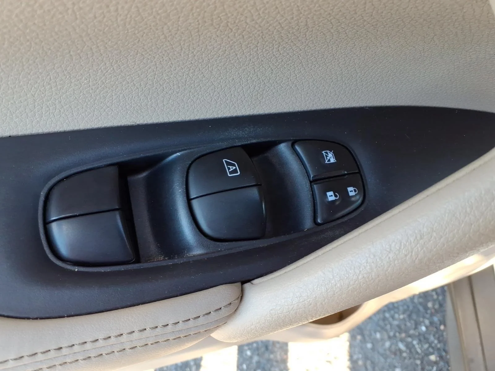 Used 2020 Pearl White Tricoat Nissan SL image 9