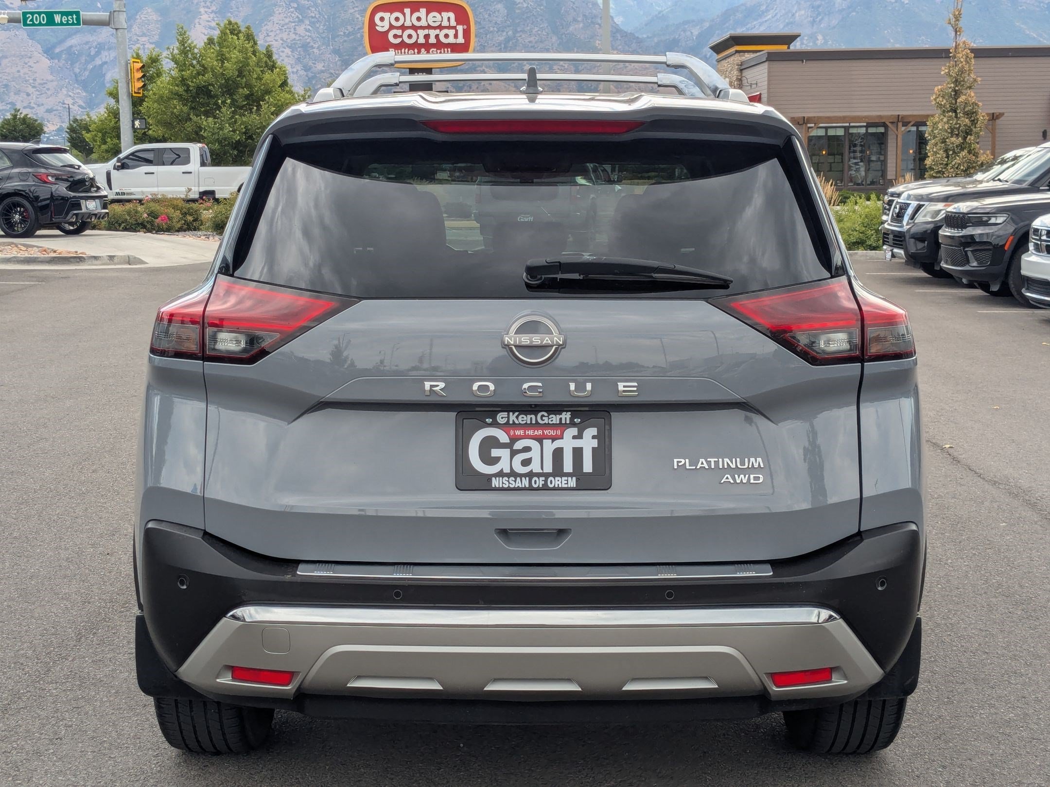 Used 2022 Boulder Gray Pearl Nissan Platinum image 4