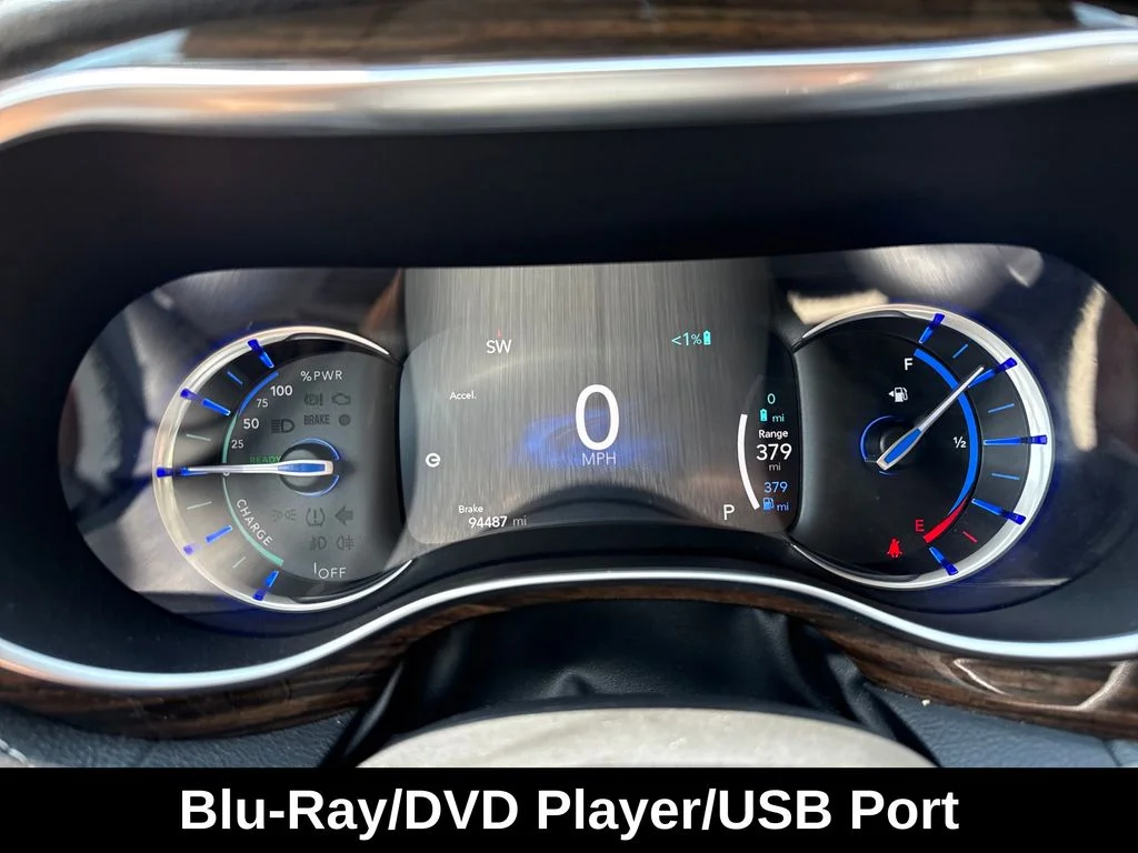 Used 2021 White Chrysler Limited image 17