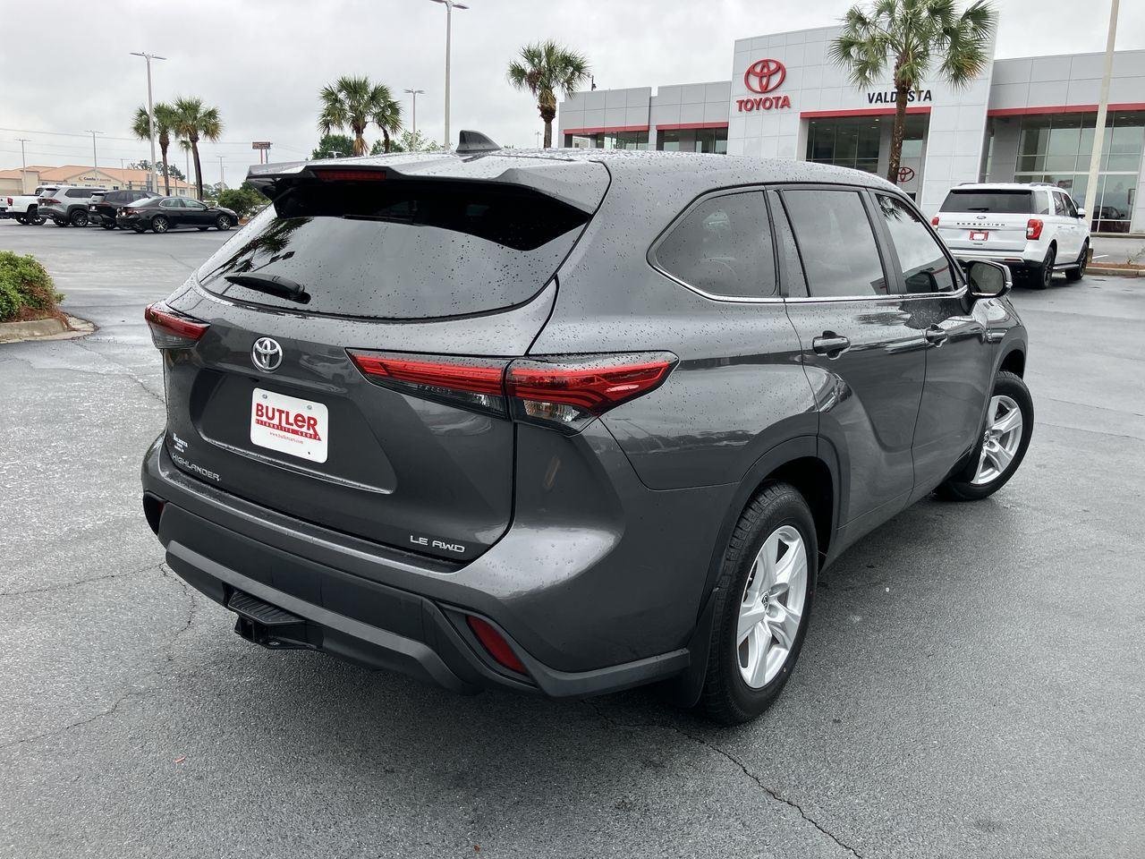 Used 2023 Gray (Magnetic Gray Metallic) Toyota LE AWD image 5