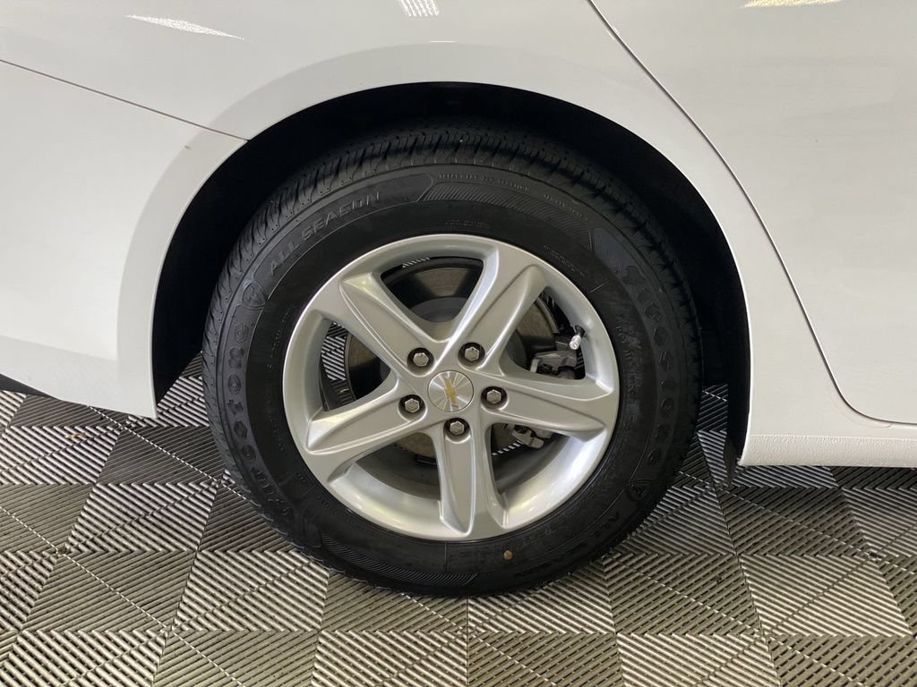 Used 2024 Summit White Chevrolet FL image 37