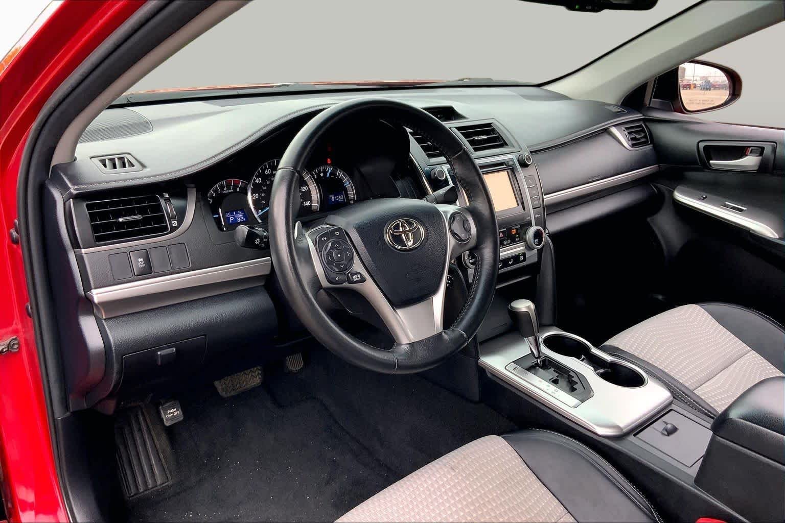 Used 2014 Barcelona Red Metallic Toyota SE image 17