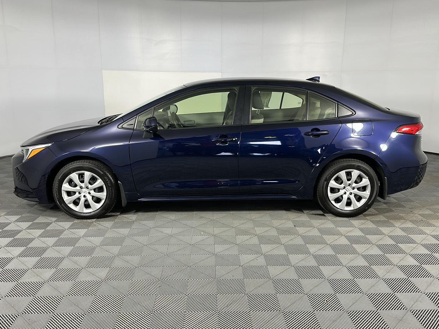 Certified Used 2025 Blueprint Toyota Hybrid LE image 5