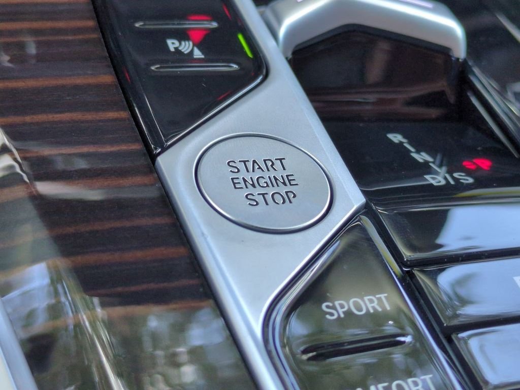 New 2026 Carbon Black Metallic BMW xDrive40i image 28