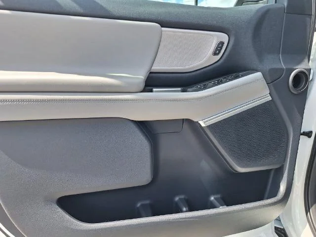 New 2027 Star White Metallic Tri-Coat Ford MAX Active image 55