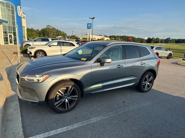 Used 2018 Gray Metallic Volvo T6 Momentum image 3