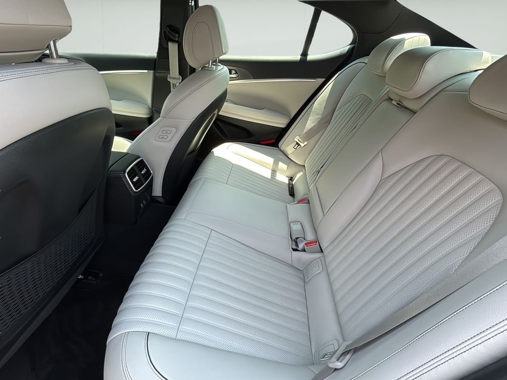 2025 GENESIS G70 Standard - Photo 21