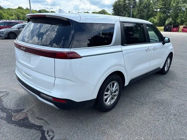 Used 2024 Snow White Pearl Kia LX image 5