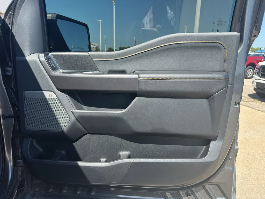 Used 2025  Ford Tremor image 33