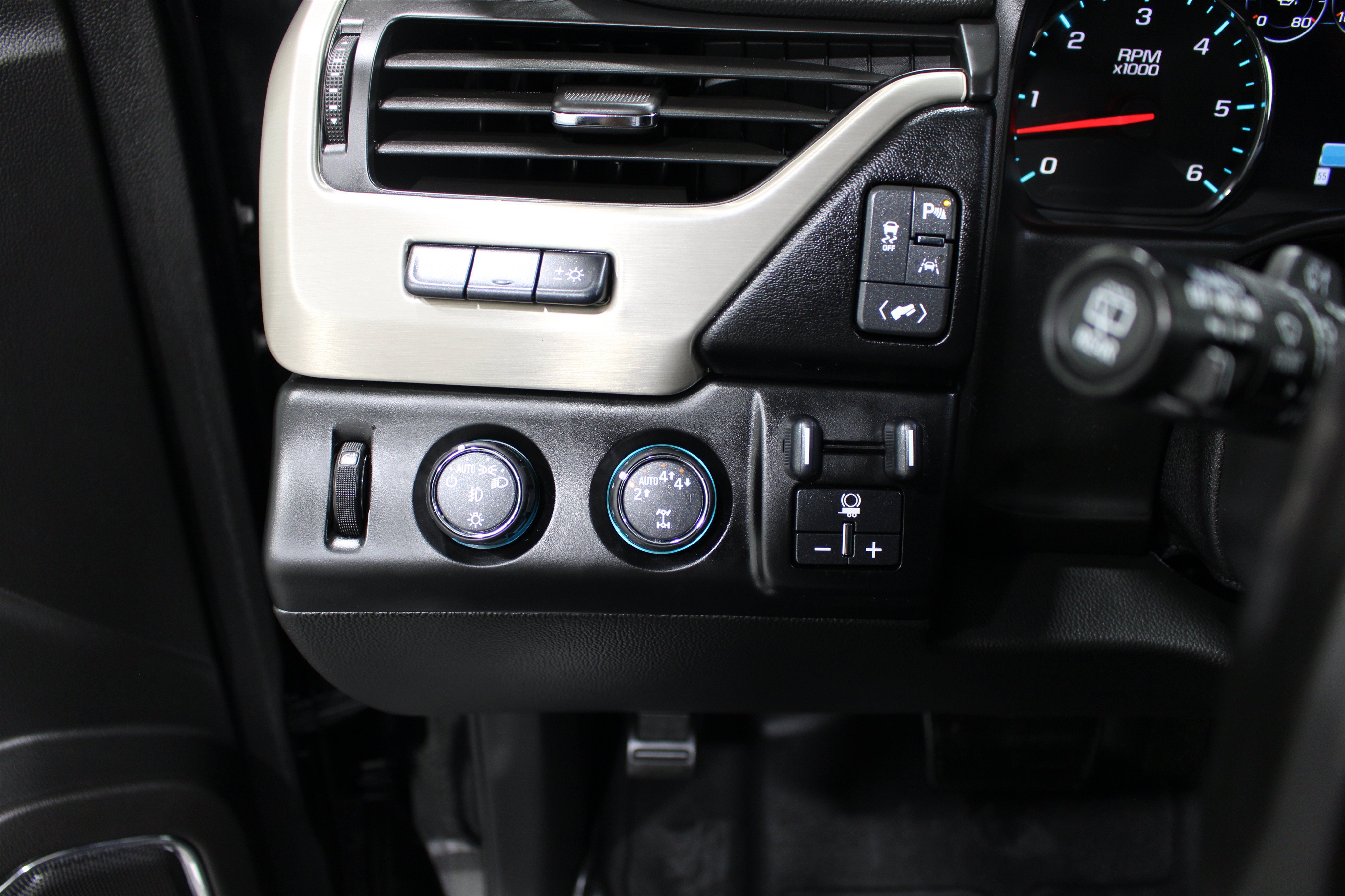 Used 2018 Onyx Black GMC Denali image 10