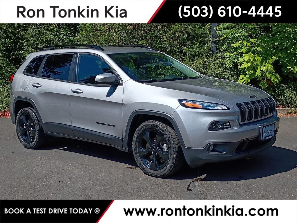 Used 2018 Billet Silver Metallic Clearcoat Jeep Latitude image 1