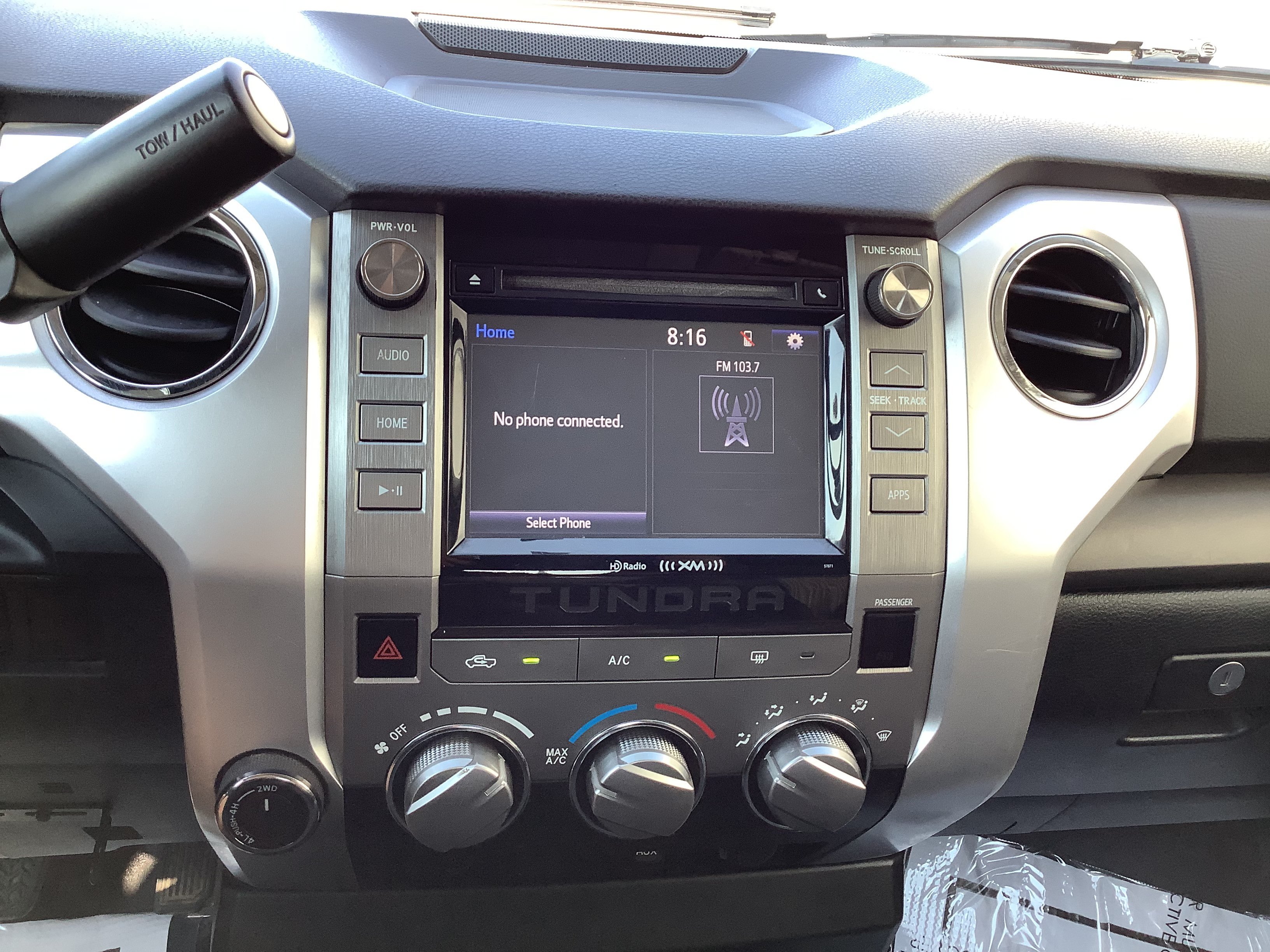 Used 2014 White Toyota SR5 image 14