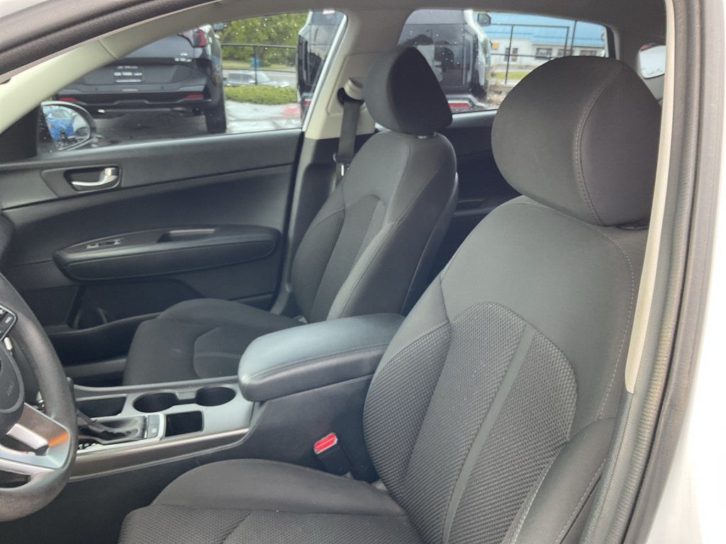 Used 2020 Snow White Pearl Kia LX image 15