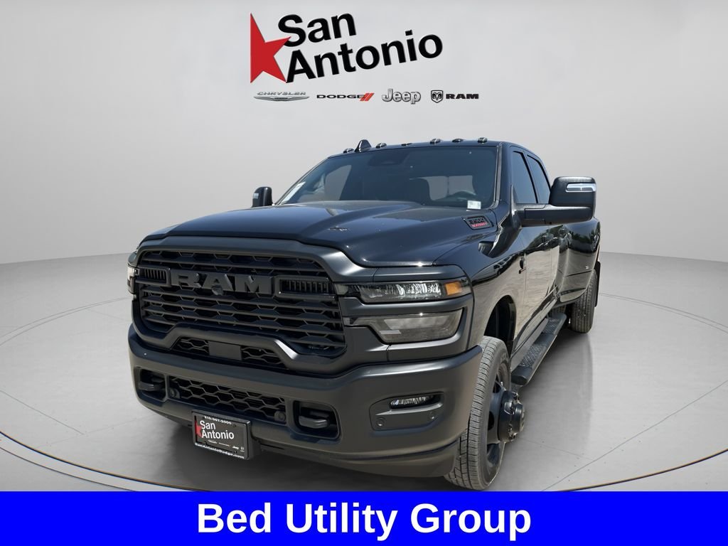 New 2026 Diamond Black Crystal Pearl-Coat Exterior Paint RAM Tradesman image 7