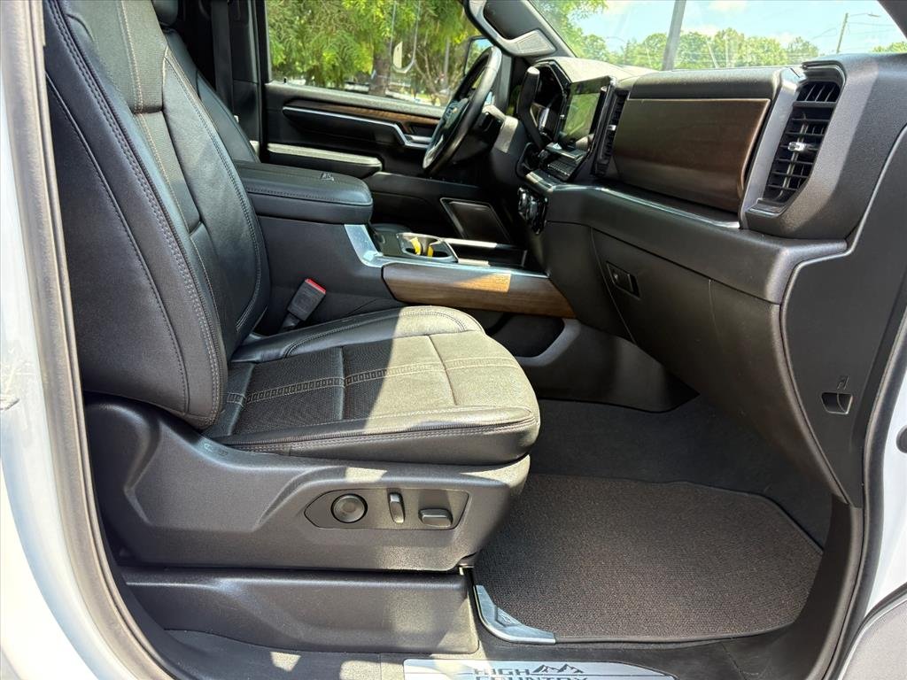 Used 2025 Summit White Chevrolet High Country image 18
