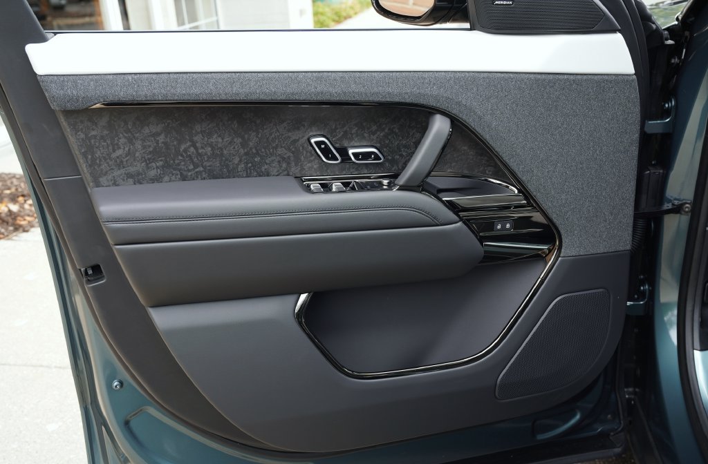 New 2027 Giola Green Land Rover Dynamic SE image 10