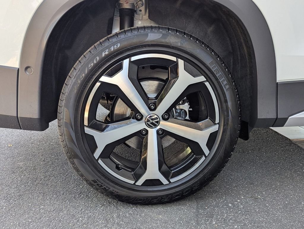 2025 Volkswagen Tiguan SE - Photo 23