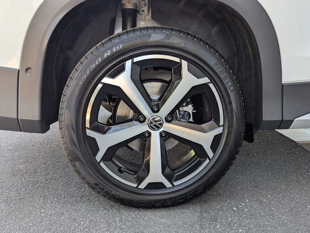 2025 Volkswagen Tiguan SE - Photo 23