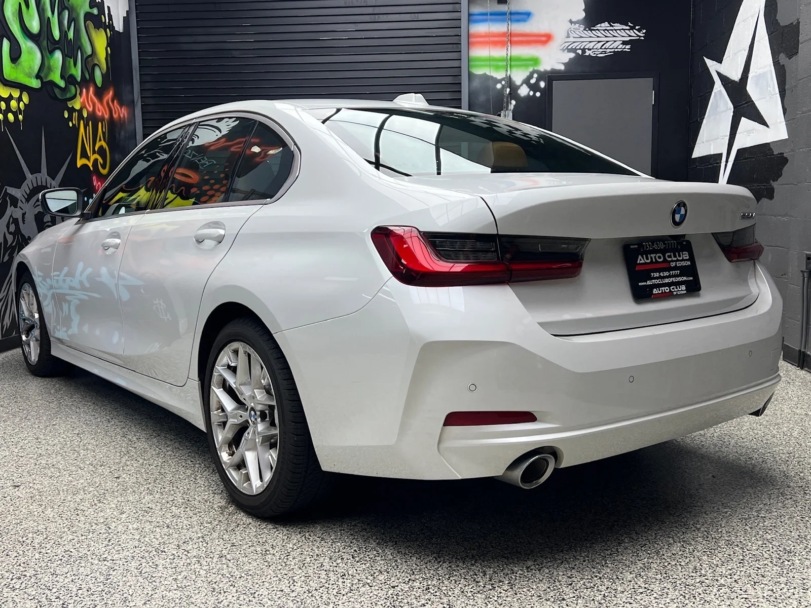Used 2025 Alpine White (300) BMW 330i image 4