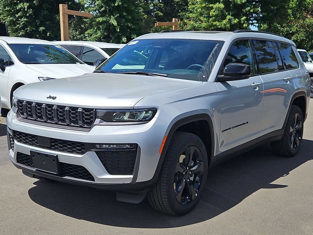 New 2026 Silver Zynith Exterior Paint Jeep Limited image 3