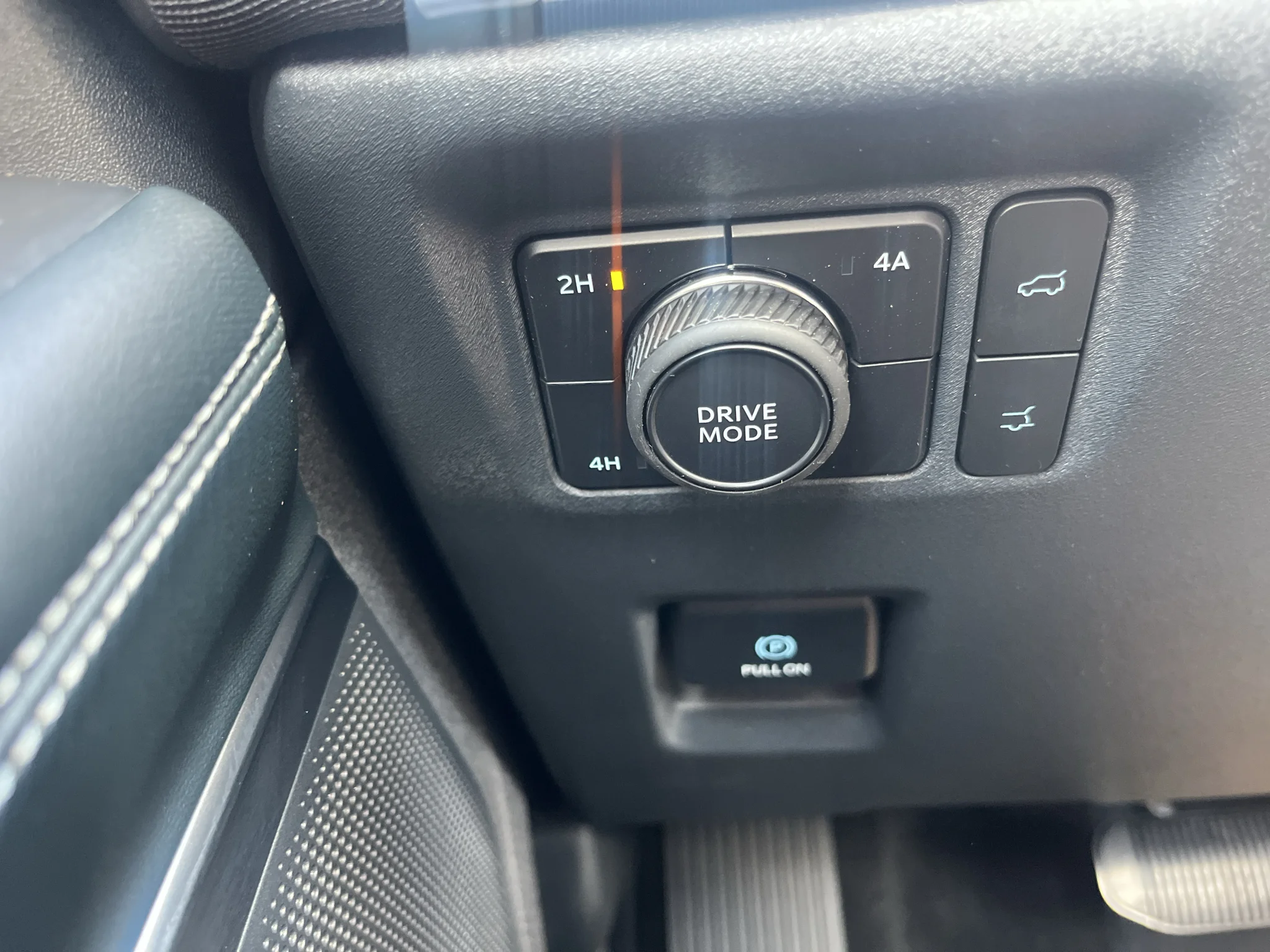 New 2027 Glacier Gray Metallic Tri-Coat Ford MAX Platinum image 15
