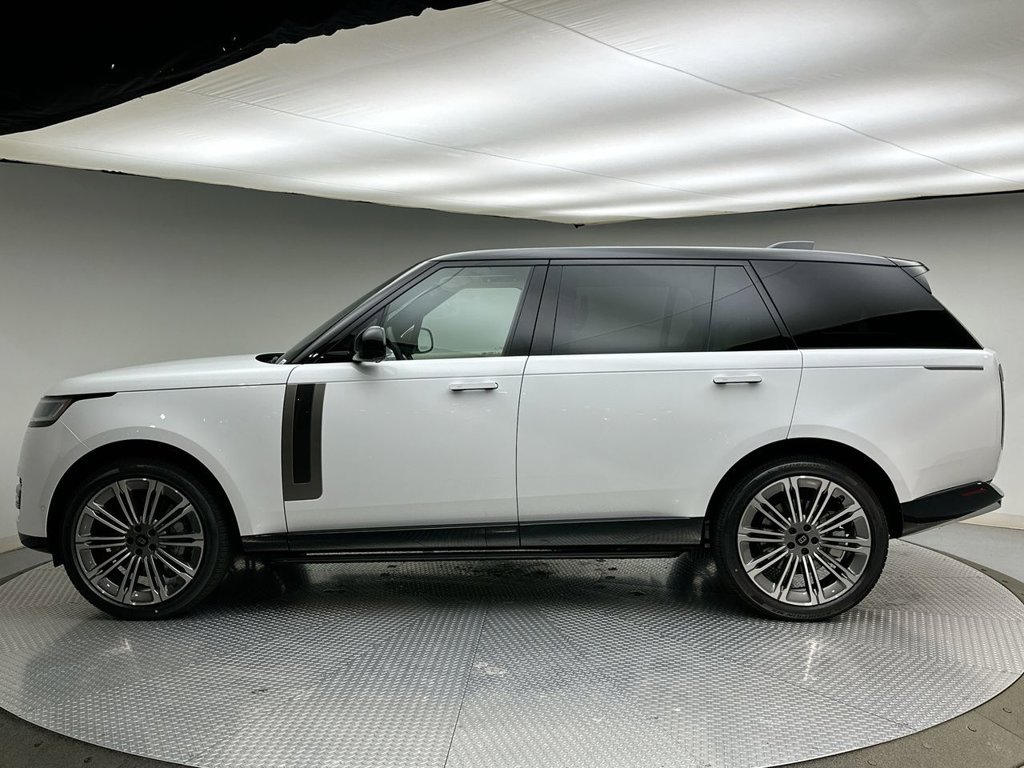 New 2027 Fuji White Land Rover SE image 2