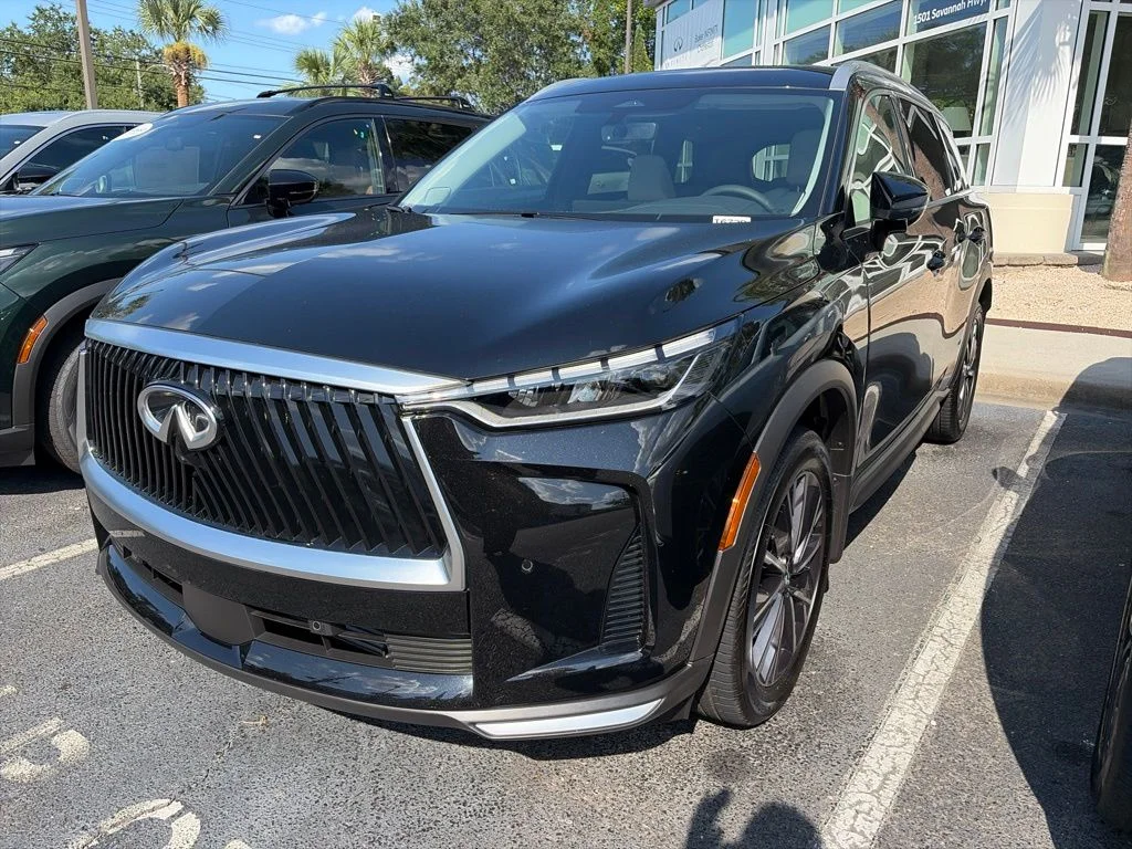 New 2027 MINERAL BLACK INFINITI LUXE image 1