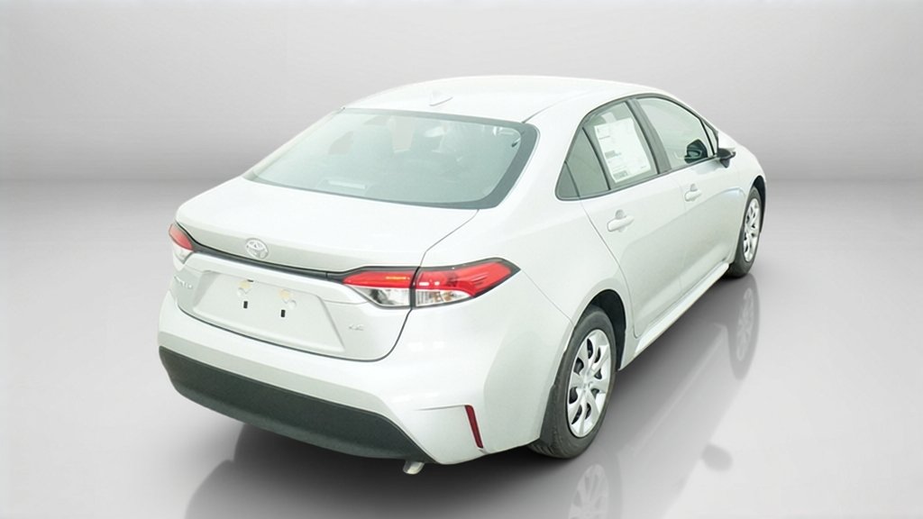 New 2027 Classic Silver Metallic Toyota LE image 11