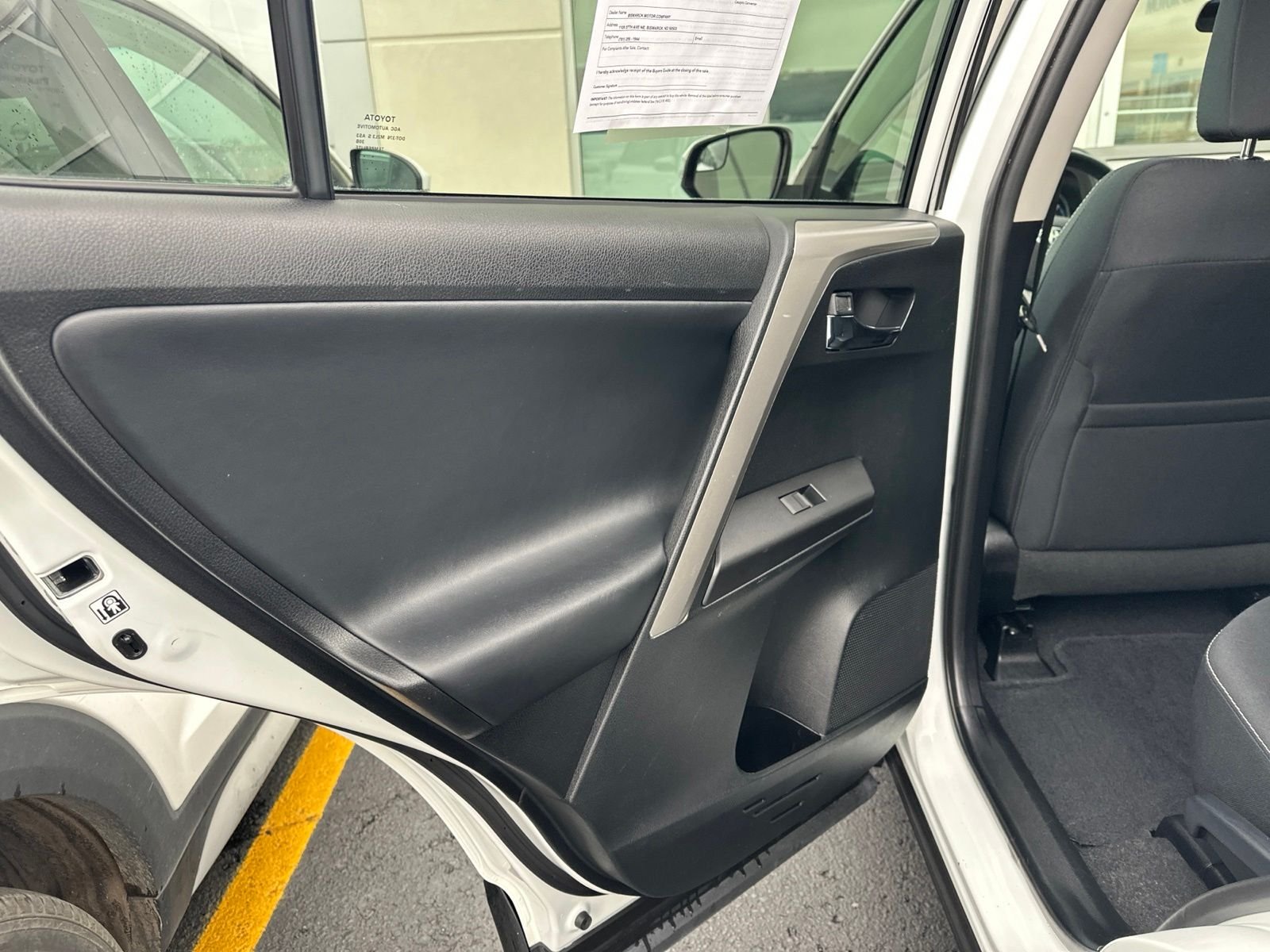 Used 2016 White Toyota XLE image 21