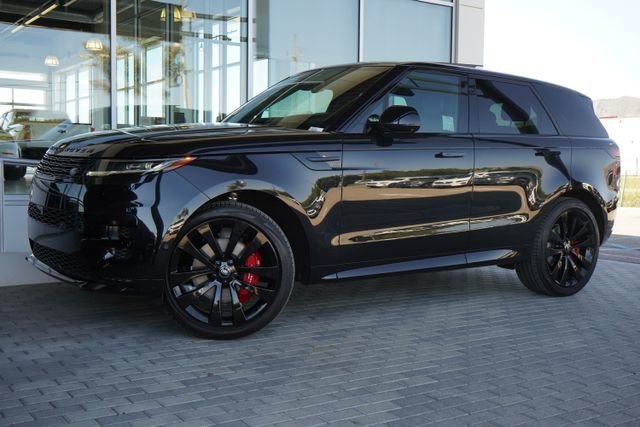 Used 2024  Land Rover Dynamic SE image 4