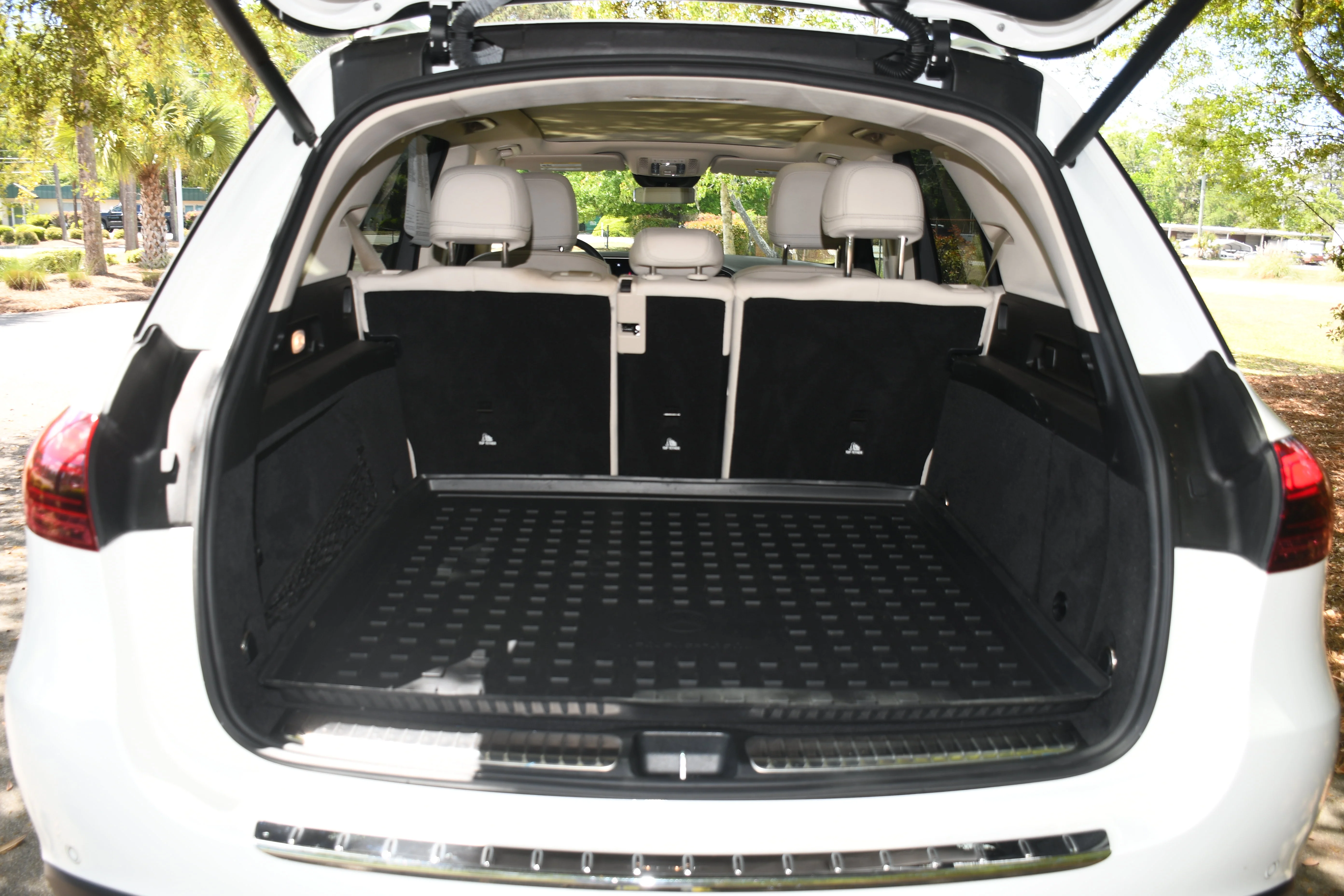 Used 2024 White Mercedes-Benz GLE 450 image 18